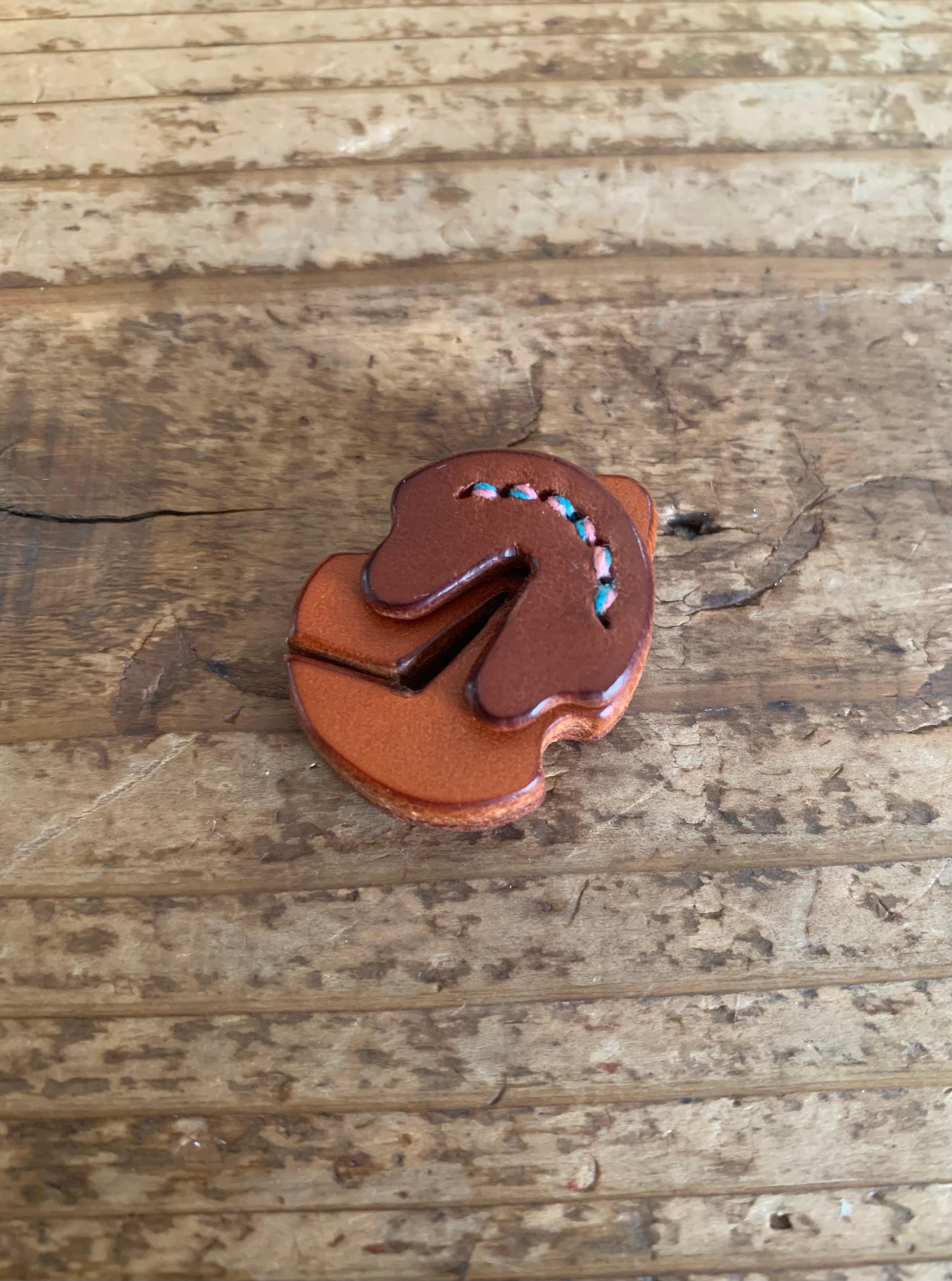 【二本縫い】チェロ用 革製ミュート『M for Violoncello - TP.64 Topolino 565』1枚目の画像