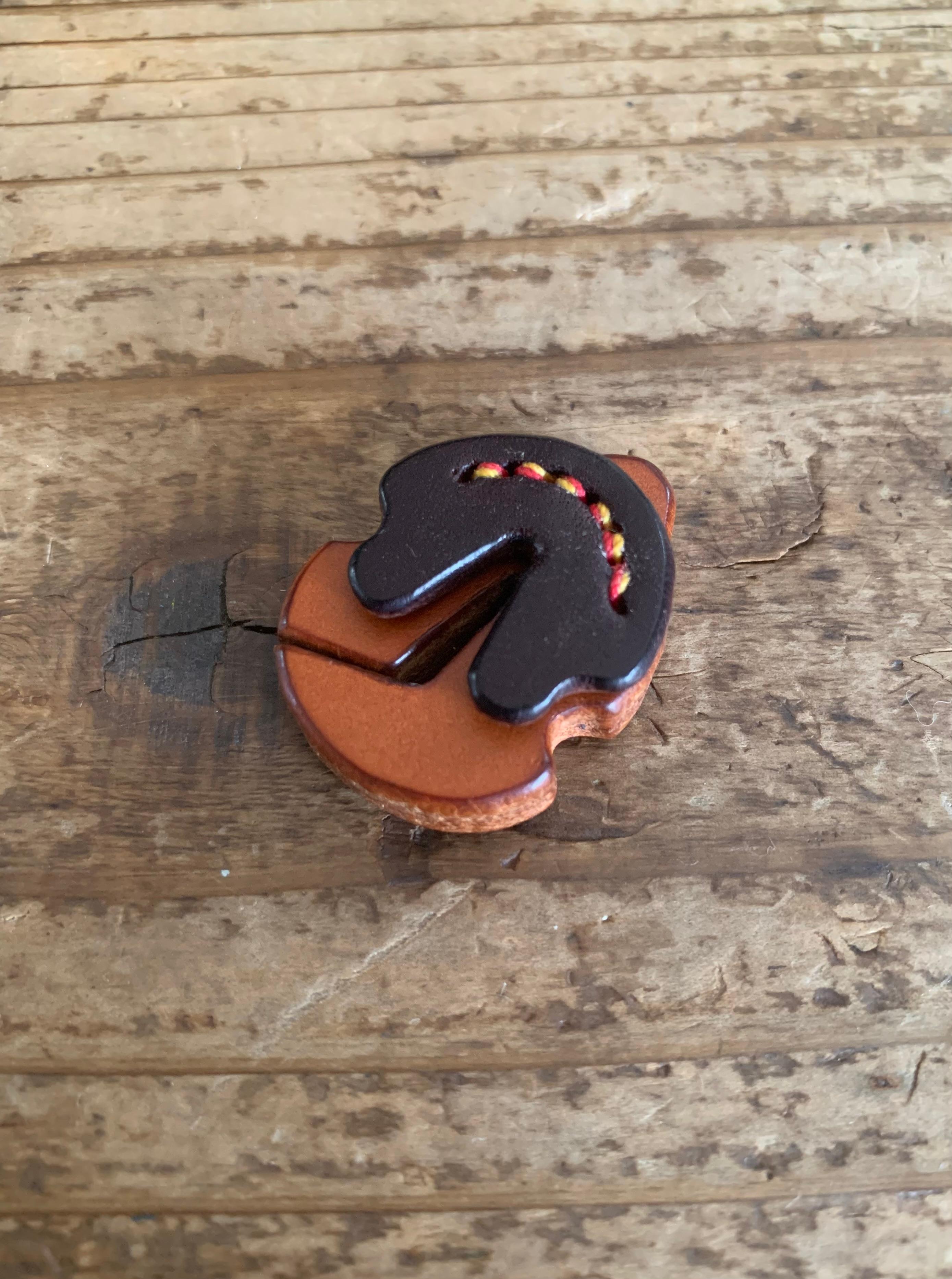 【二本縫い】チェロ用 革製ミュート『M for Violoncello - TP.65 Topolino 566』1枚目の画像