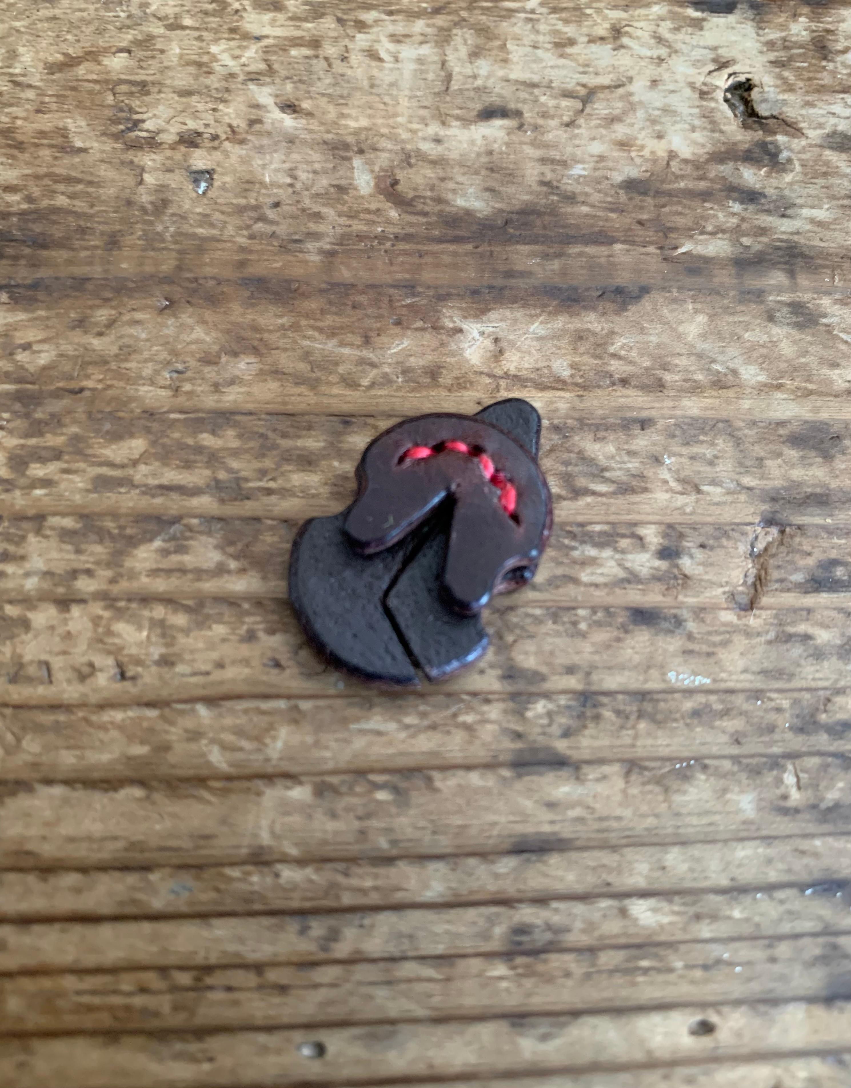 手縫いで創ったヴァイオリン用 レザーミュート 一枚仕立てタイプ『AM - SIENA - Topolino 579』1枚目の画像